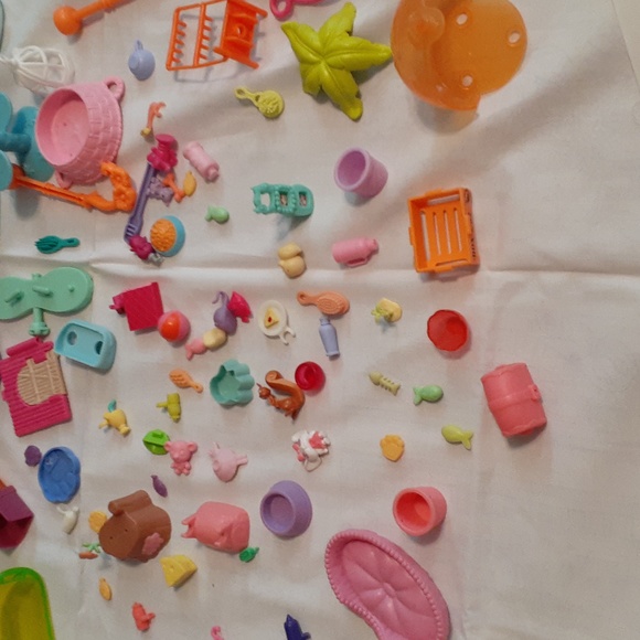 Mostly LPS littlest pet shop parts and pieces and misc others - Picture 6 of 6
